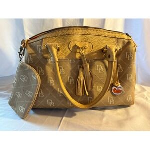 Dooney & Bourke‎ satchel